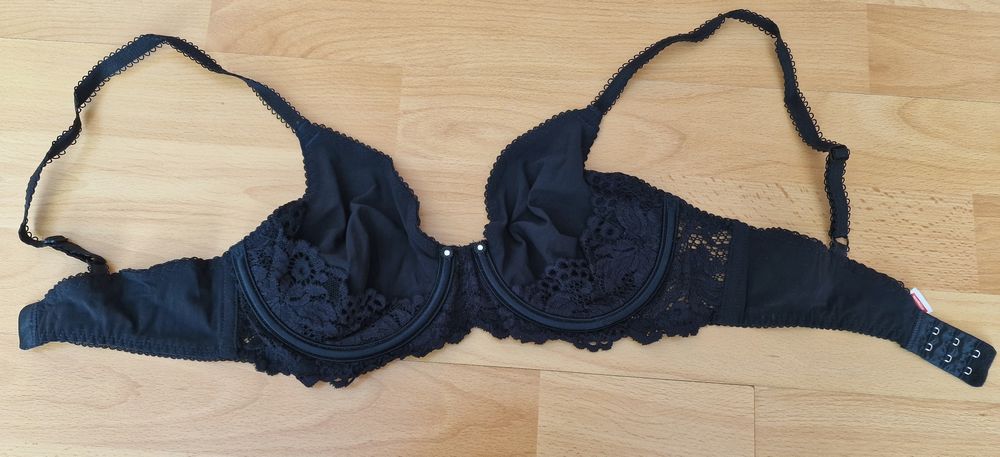 Sutien original Triumph,cupa 75B,super preț,aplicații strass,Italia