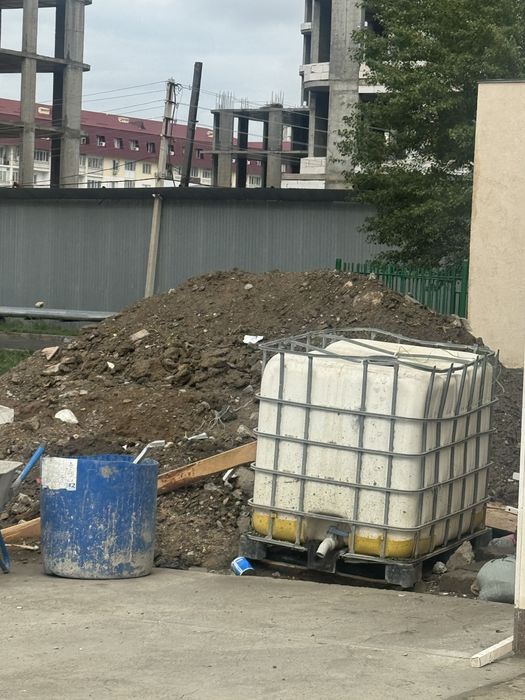 Песок бесплатно, вышел из земли после посадки растений