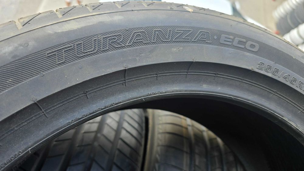 Anvelope Brigestone 255/40r20 vara