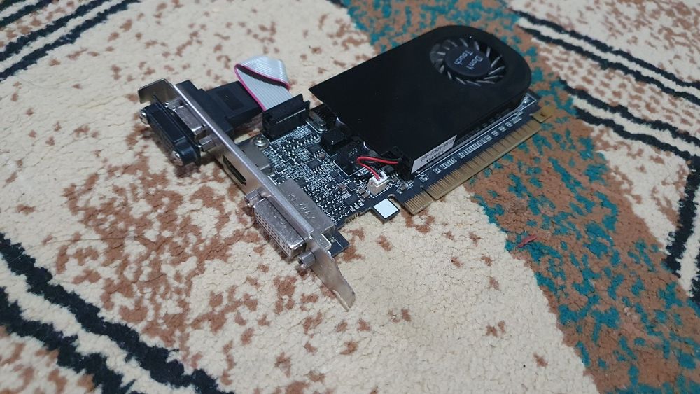 Видеокарта редкая GT 705 1Gb