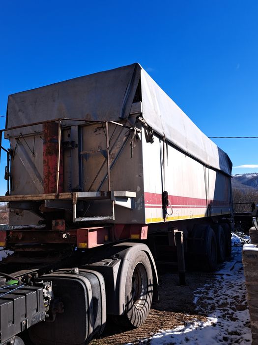 Vand sau inchiriez bena langerdorf de aluminiu 39 cubi cu inaltatoare si 28 fara