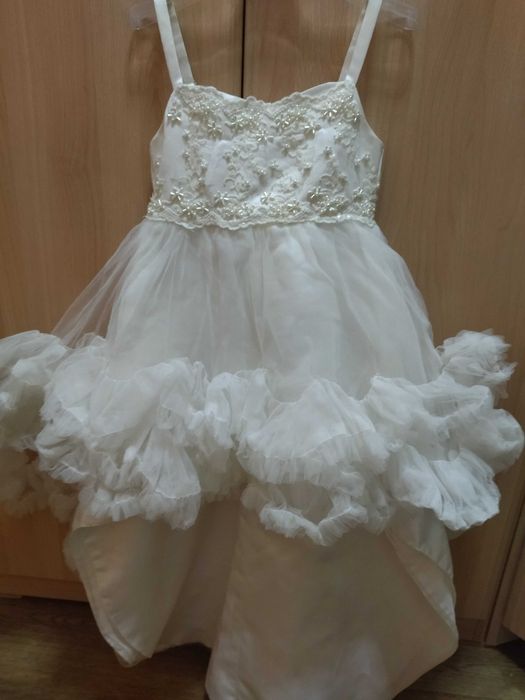 Платья шикарные 5-6 лет