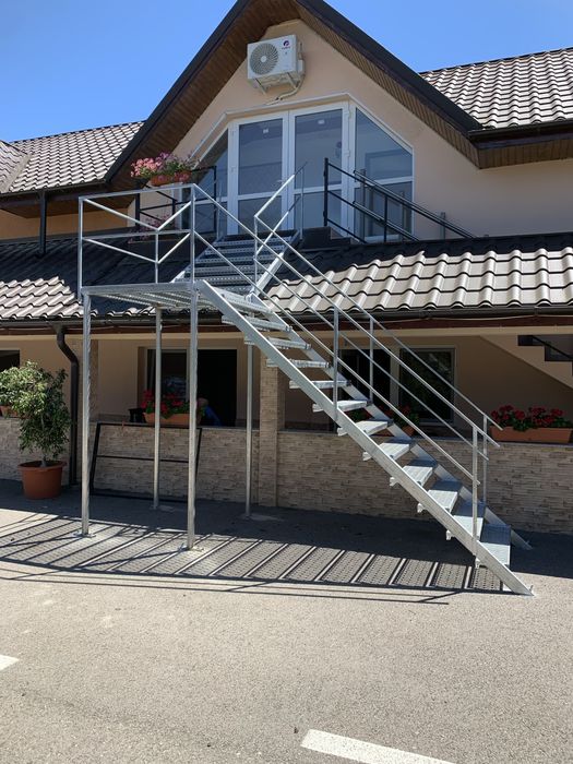 Scara metalica zincata exterior