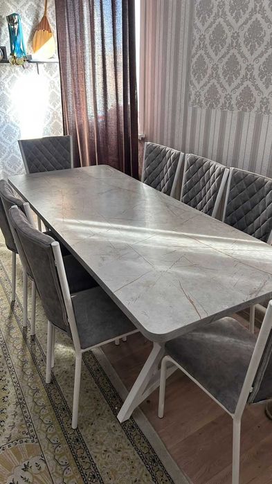 Стол со стульями