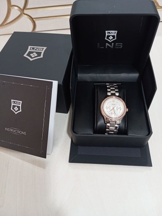 PREMIUM LNS SWISS WATCH — elegance in every second