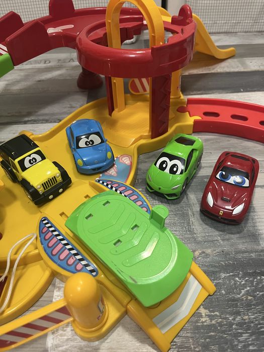 Bburago Junior- Детска писта за игра Ferrari + кола с дистанционно от серията