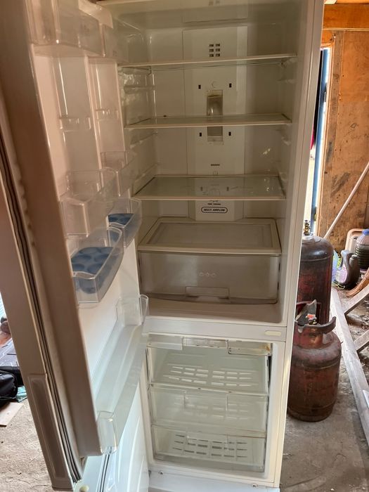 Холодильник  LG.  Б/у. 50 000