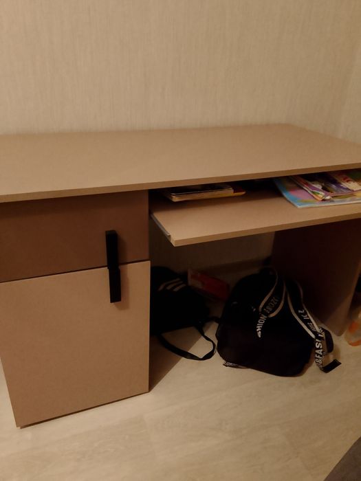 Стол писменый продам