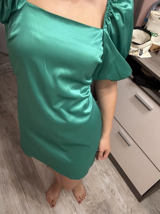 Зелена рокля Calliope S с ефектни ръкави