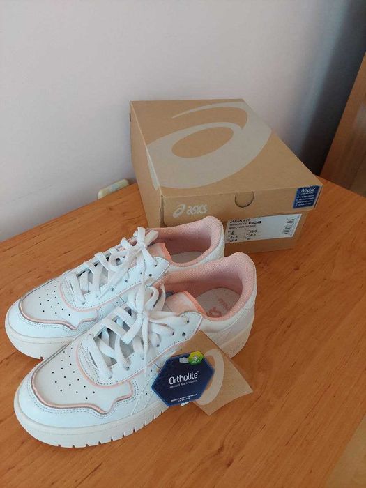 Нови дамски кожени маратонки Asics  Japan S PF 1202A332-100