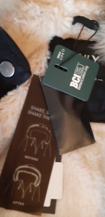 Якета чисто нови!