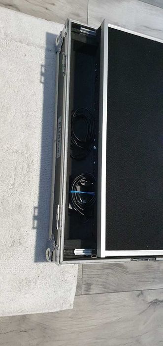 Consola/Controller/Mixer DJ Traktor S4 MK3 cu Flightcase
