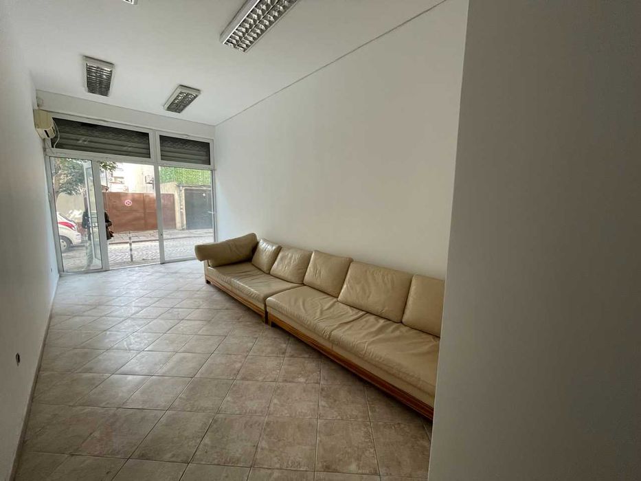 Дава се под наем Магазин в София, Иван Вазов - 45 кв.м за 430 € - Снимка #1