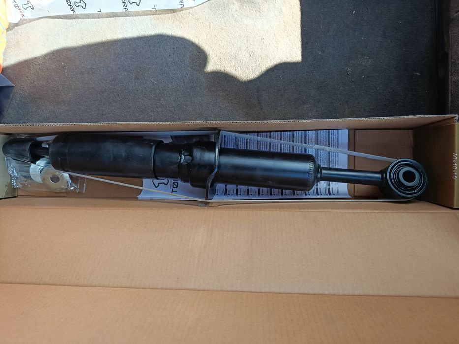 Амортизатор передний и пружина.