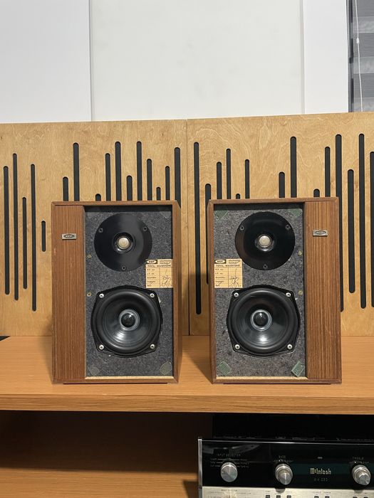 Kef Cresta 1968 midbasii folositi si de Rogers LS3/5A