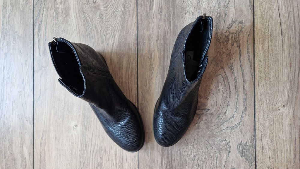 НОВА ЦЕНА Clarks Elvina дамски боти с нисък ток 37н естествена кожа