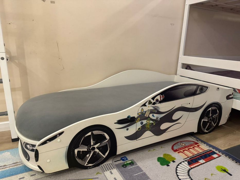 Продам машинку-кровать