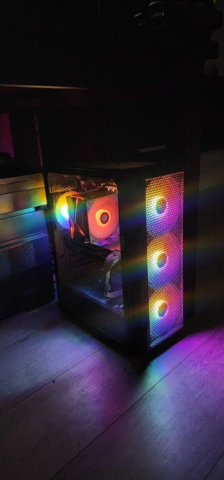 Мощен геймърски PC Ryzen 7 7700 64GB RAM RX 7700 M2