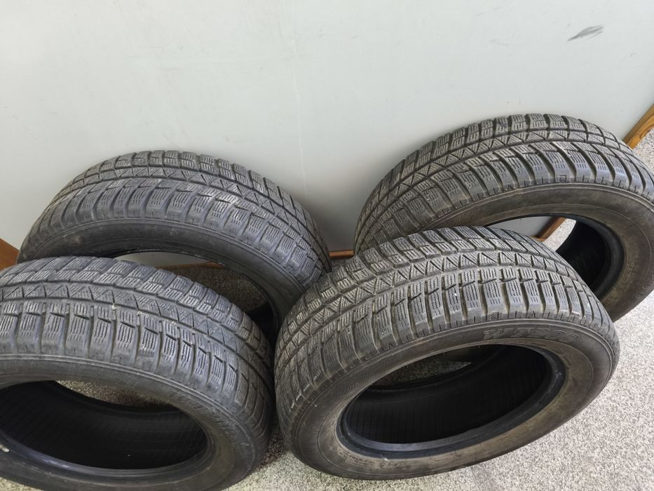 Гуми  зимна SUMITOMO 215/60/R16.