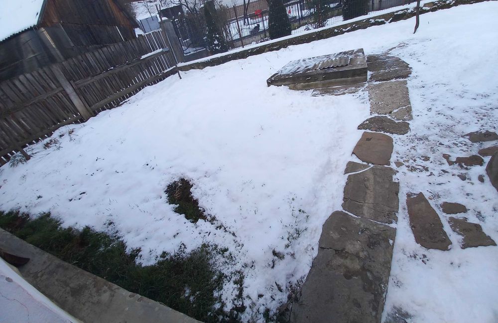 Casa de vanzare in apropiere de Mocanița