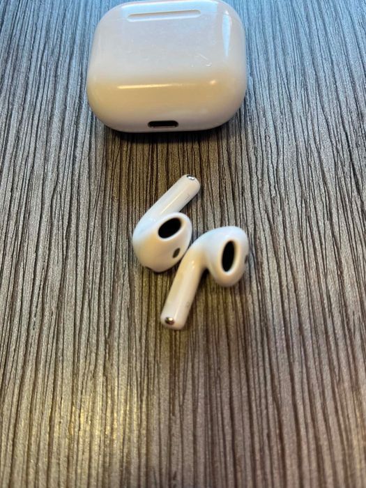 Apple AirPods 4