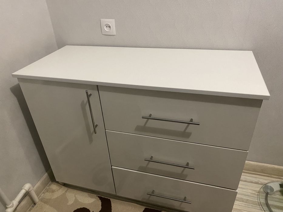 комод в отличном состояний