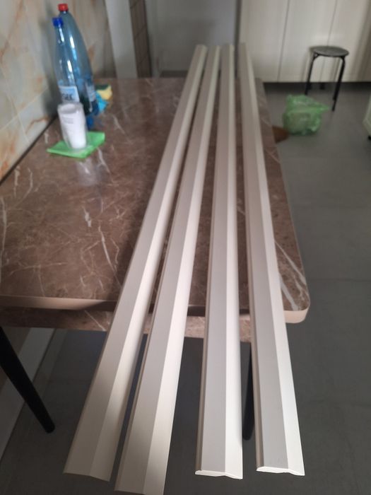 Vând cornișe de mdf vopsit