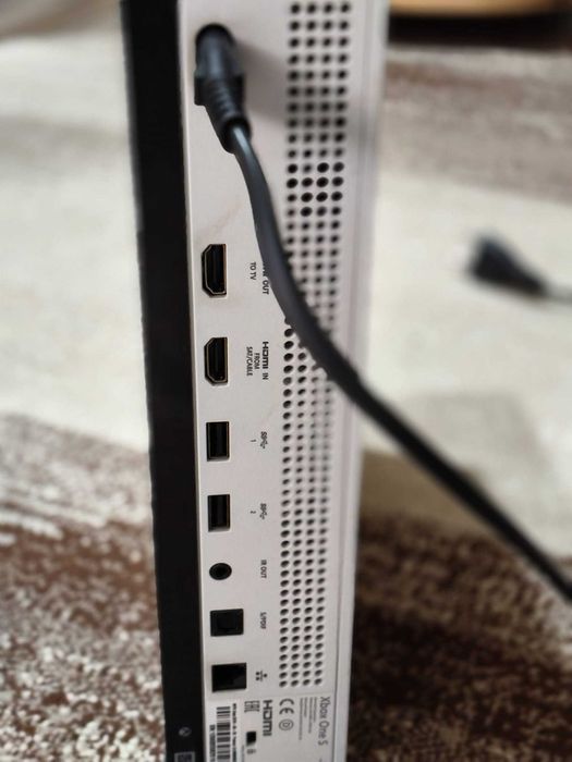 Xbox One S 500 GB 1 controler full box