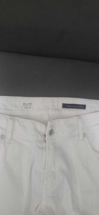 Blugi femei slim fit Tommy Hilfiger,originali,marimea 30,albi,stare foarte buna