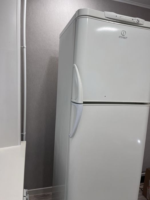 Холодильник INDESIT