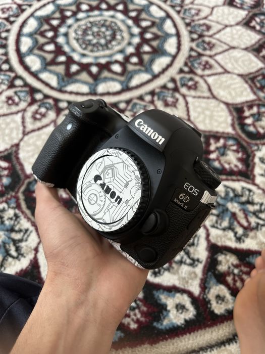 Canon 6 d mark II body sotiladi aybi yo yangi holatta