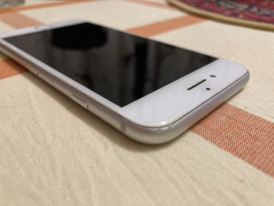 Iphone 8 64gb bateria 86% .  iPhone 8 Alb IMPECABIL