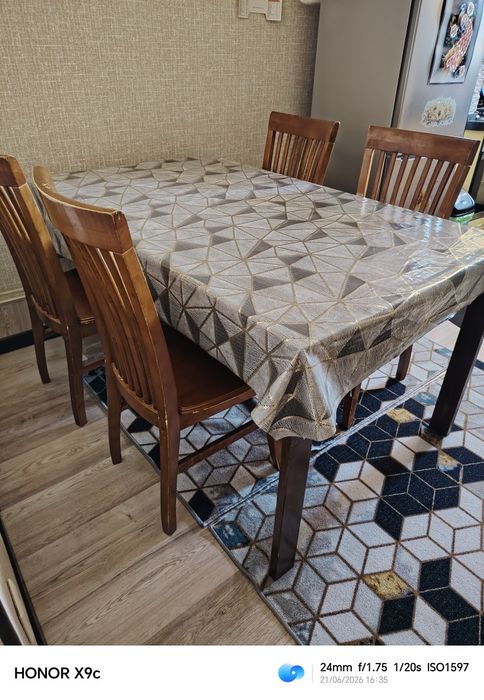 Стол кухонный и 4 стула