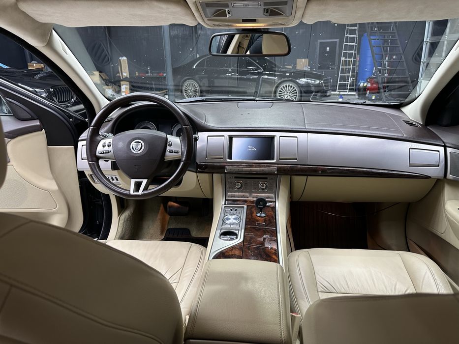Jaguar XF pǎstratǎ