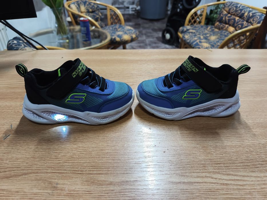 Pantofi sport pentru copii cu luminite Skechers-LIGHT UP METEOR LIGHTS - Sneakers low - black/blue/lime nr. 23