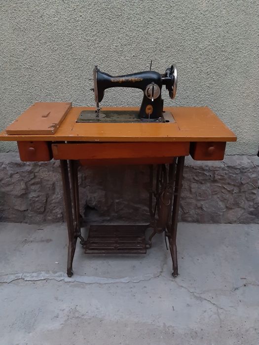 Продам швейную машинку