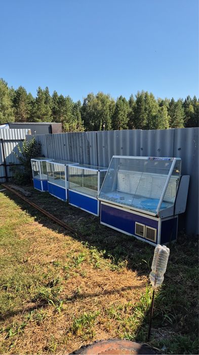 Продам стеллажи и холодильник