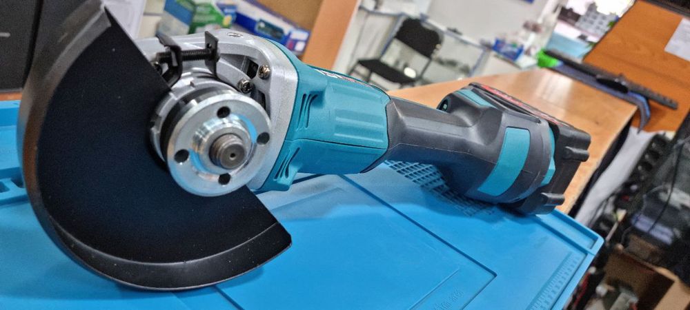 Продам аккумуляторную болгарку