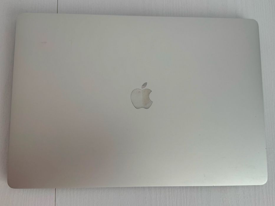 Macbook 2019 i7