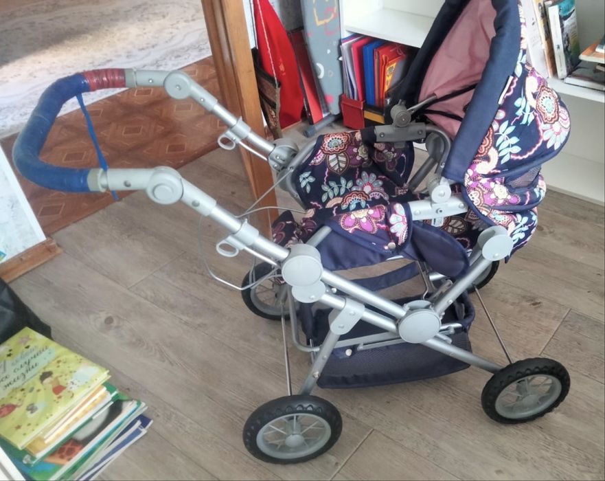 Коляска игрушечная