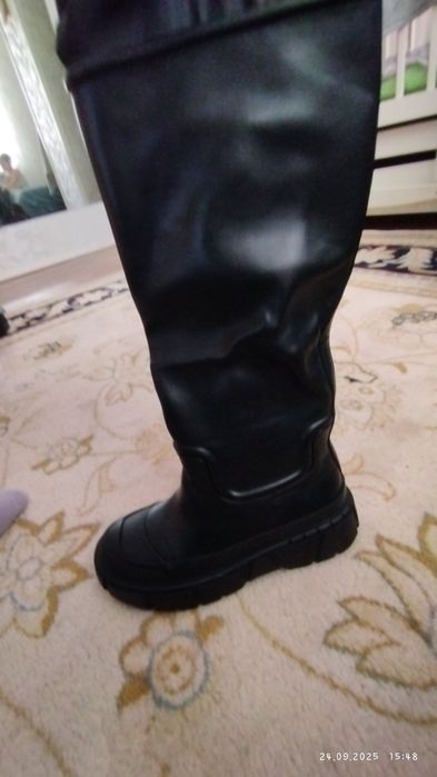 Продам женские сапоги