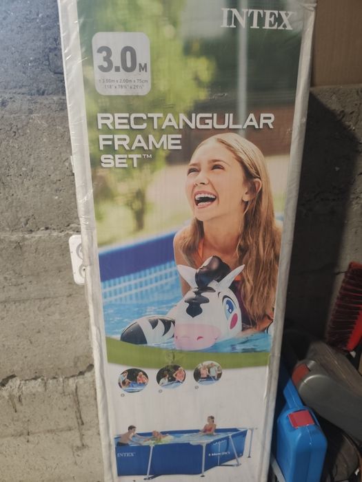Каркасный бассейн Intex