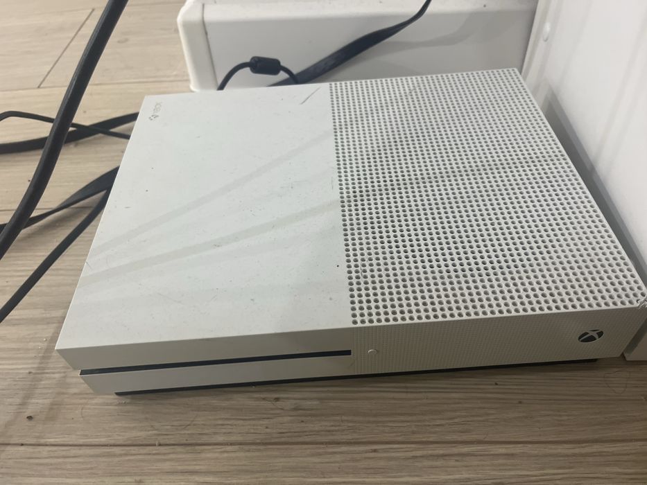 Продам или обменяю xbox one s 512