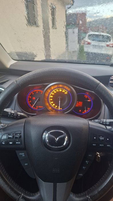 Mașina Mazda CX7 2011