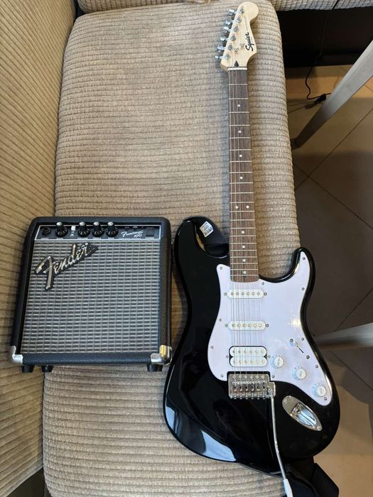 Електрическа китара с активна колона