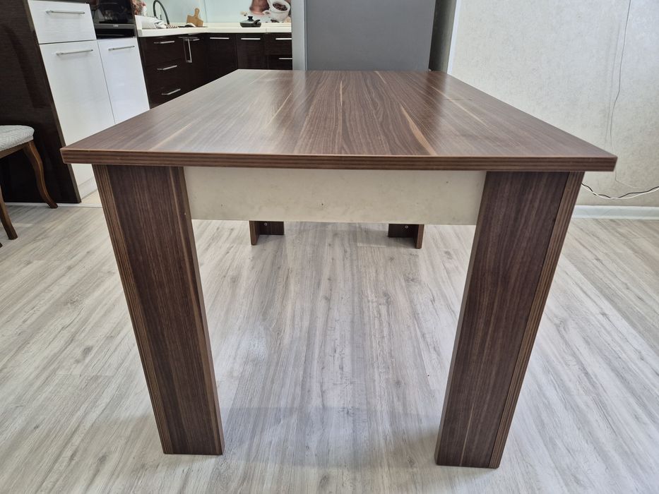 Продаётся стол б/у