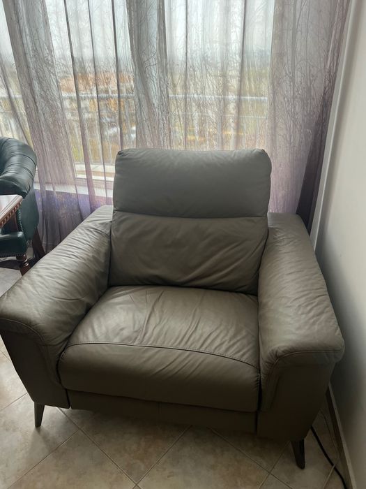 Продавам кожен стол