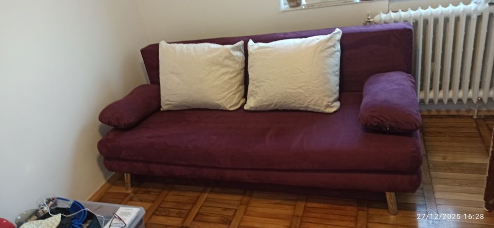 Canapea extensibila in stare bună.