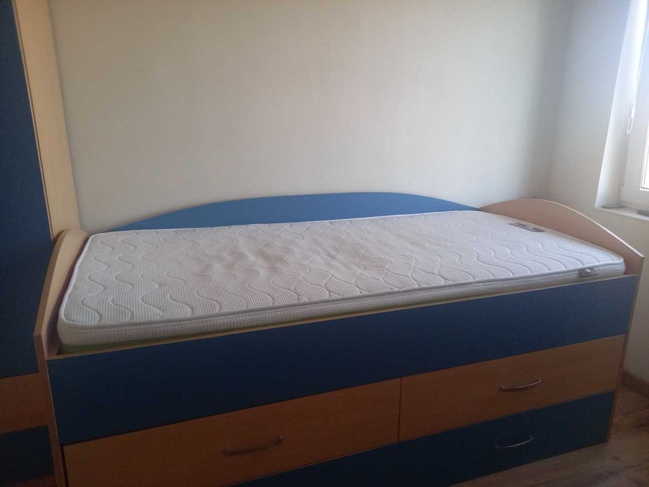 Продавам цялостно обзавеждане на детска стая