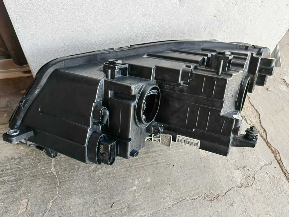 Фар VW Touran Caddy 2010-15г. десен / Фар Туаран Кади Оригинален